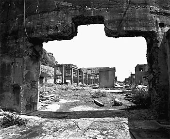 http://www.electricedge.com/greymatter/images2/gunkanjima.jpg